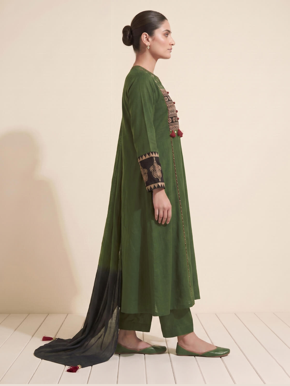 Elegant Olive Green Embroidered Kurta Set with Dupatta