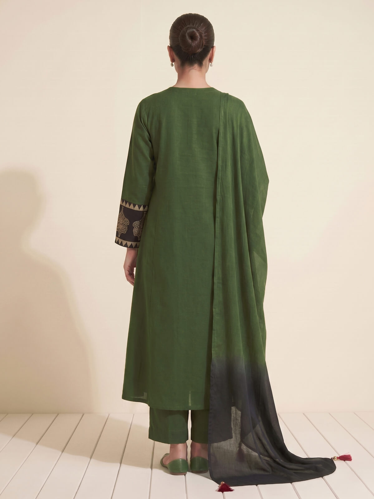 Elegant Olive Green Embroidered Kurta Set with Dupatta
