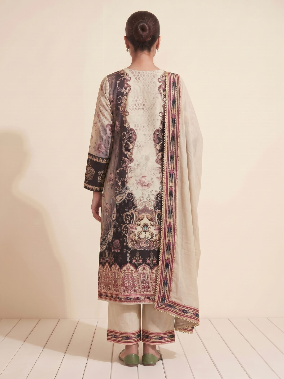 Elegance Personified Embroidered Ethnic Kurti
